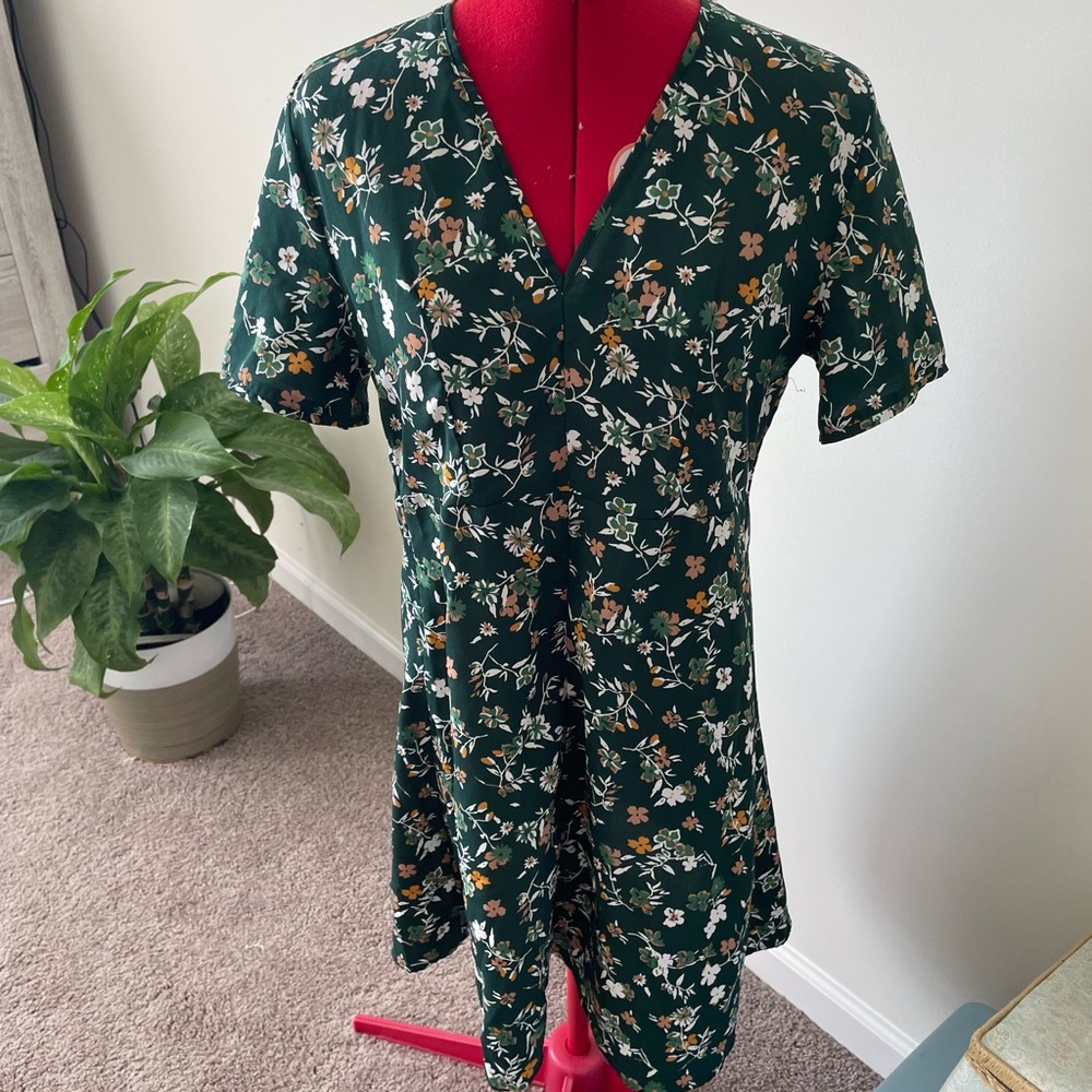 Adorable forest green floral dress